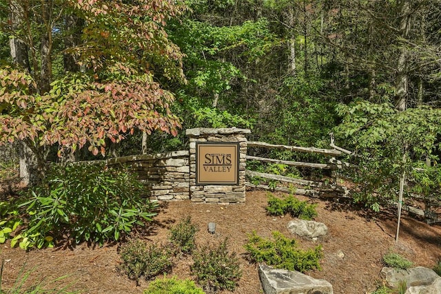 view of community / neighborhood sign