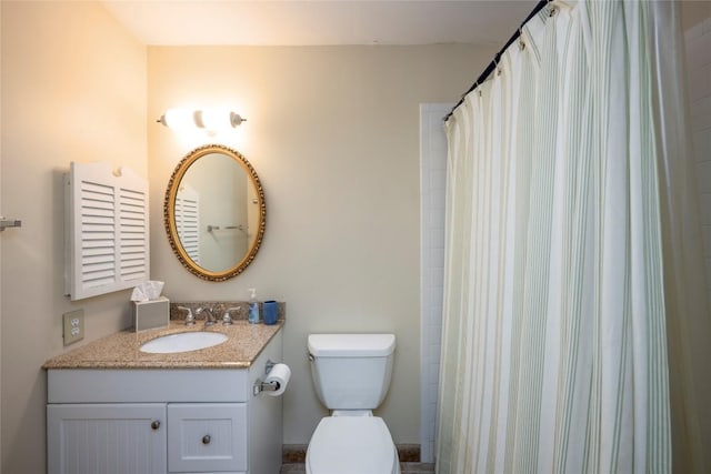 full bath featuring toilet, a shower with curtain, and vanity