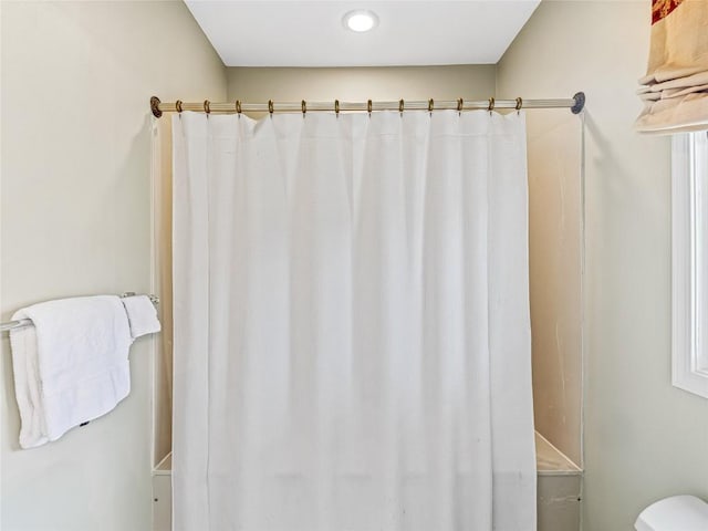 66 Country Club Vlg Unit 66, Lake Toxaway, NC 28747 - full bath with toilet and curtained shower