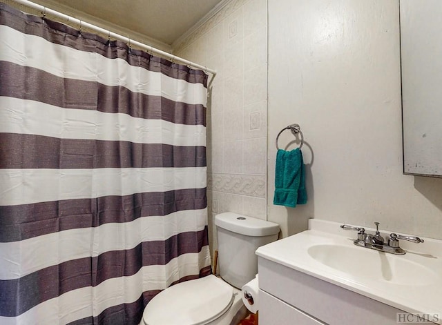 bathroom with toilet, vanity, and curtained shower