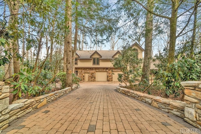 view of front facade with a garage