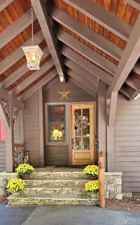 doorway to property with covered porch