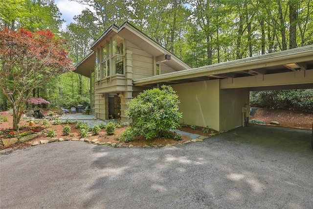 49 Hickory Ln, Highlands, NC 28741 - view of front of house featuring asphalt driveway and a carport