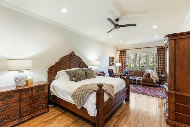 bedroom featuring crown molding, light hardwood / wood-style floors, and ceiling fan