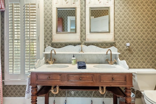 bathroom with vanity, backsplash, and toilet