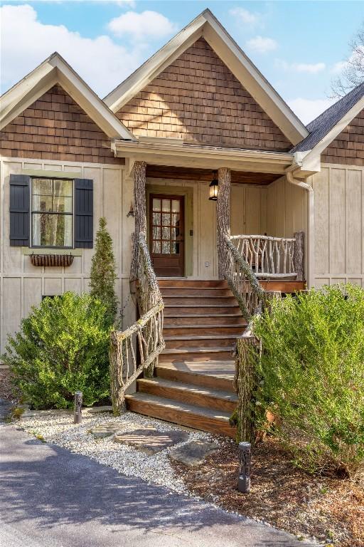 view of front of house featuring covered porch