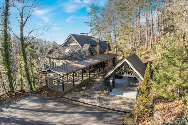 view of front of property featuring a carport