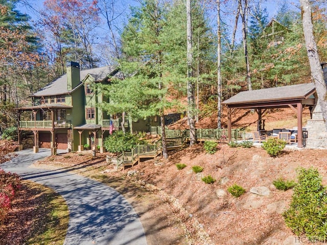 view of yard featuring a garage