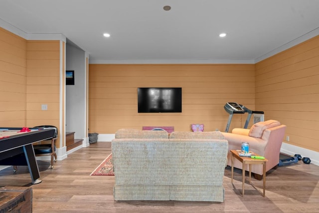 living room with crown molding, recessed lighting, wood finished floors, and baseboards