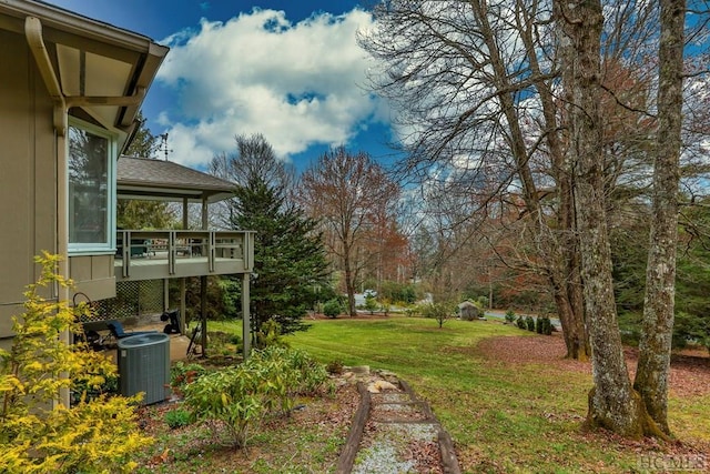 view of yard featuring cooling unit