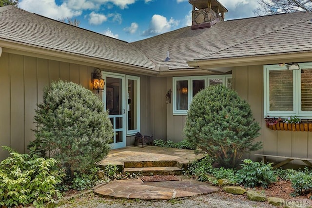 entrance to property featuring a patio area