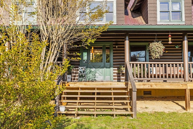 property entrance with a porch and crawl space