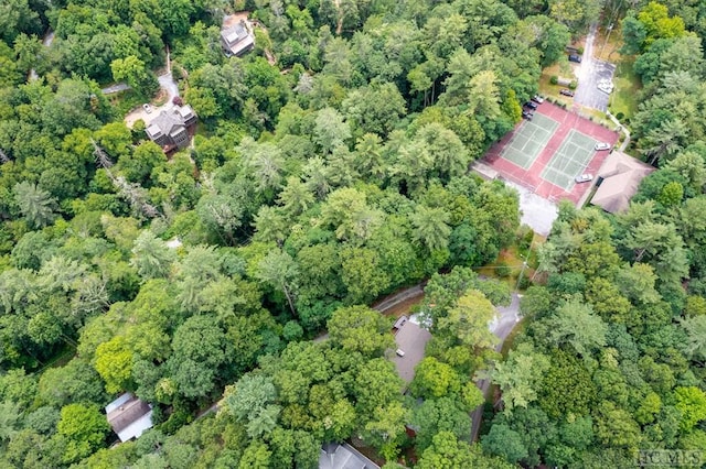 bird's eye view featuring a wooded view