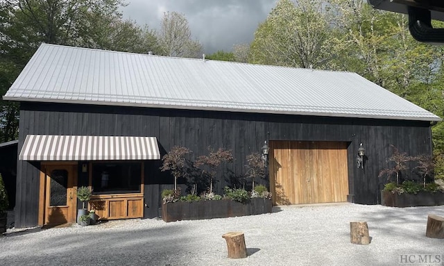 view of front of home featuring an outbuilding