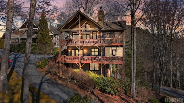 view of back house at dusk