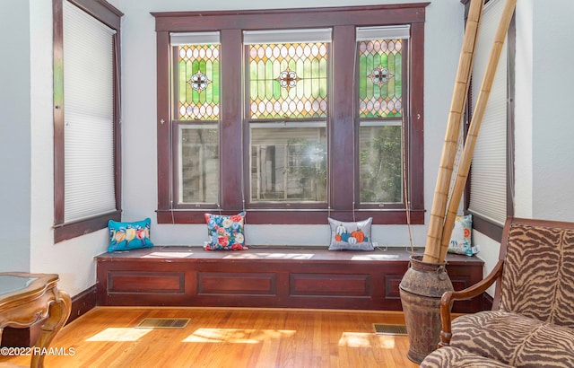 living area with light hardwood / wood-style flooring