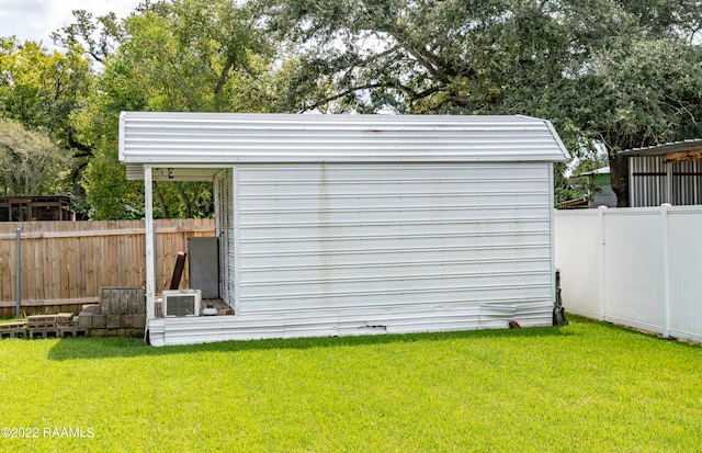 view of outdoor structure with a yard