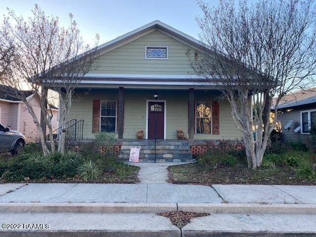 view of front of home with covered porch