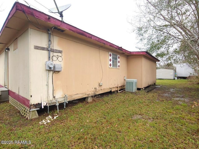 805 Edna St, New Iberia, LA 70560 - view of side of home featuring cooling unit and a yard