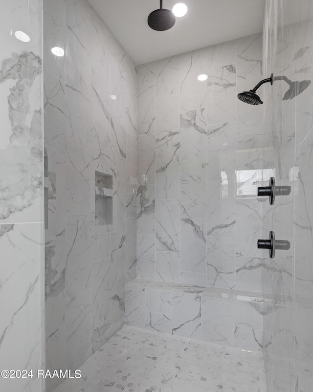 bathroom featuring tiled shower