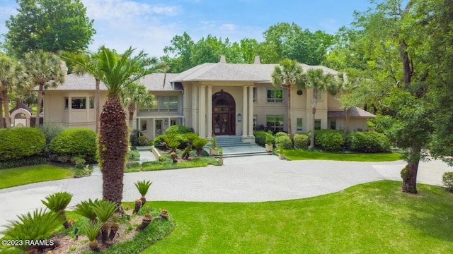 view of front facade with a front yard