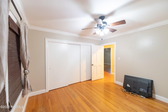 unfurnished bedroom featuring crown molding, ceiling fan, and light hardwood / wood-style flooring