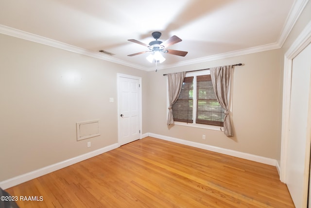 empty room featuring crown molding, light hardwood / wood-style floors, and ceiling fan