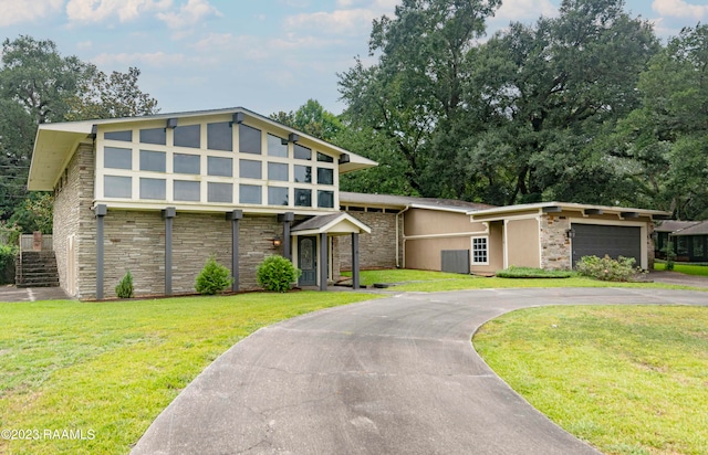 view of front of house with a front lawn and a garage