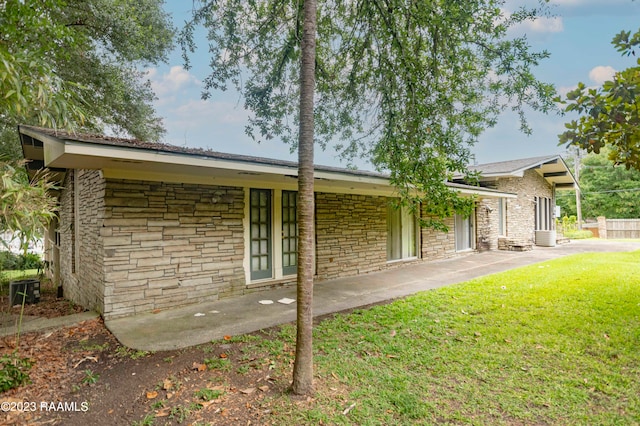 exterior space with a lawn