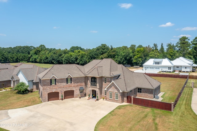 view of front of house featuring a front lawn and a garage