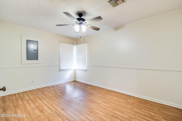 unfurnished room featuring ceiling fan and light hardwood / wood-style flooring