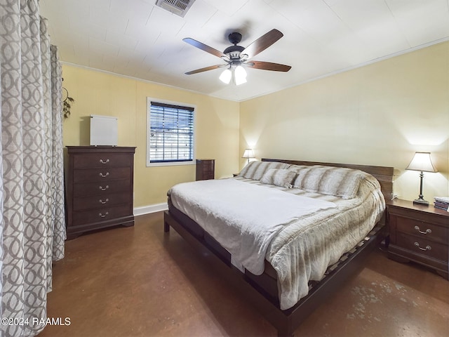 bedroom with ceiling fan