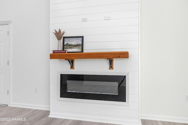 interior details featuring light hardwood / wood-style floors