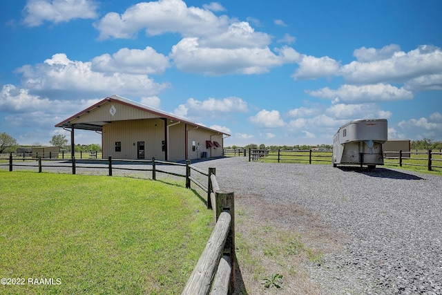 view of yard featuring a rural view