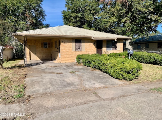 view of front of home with a carport