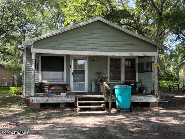 view of front of house featuring a porch