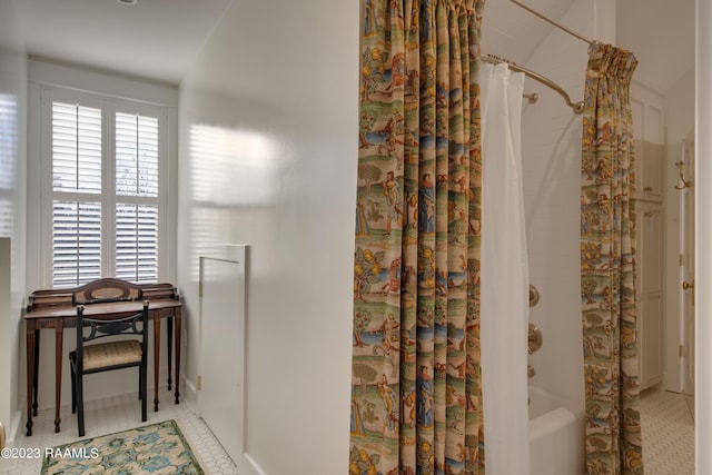 bathroom featuring shower / tub combo