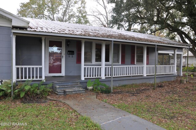 view of front of house with a porch