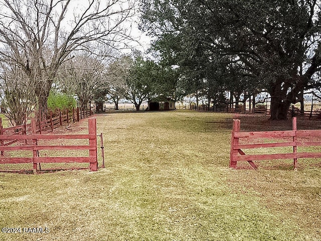 view of property's community featuring a lawn