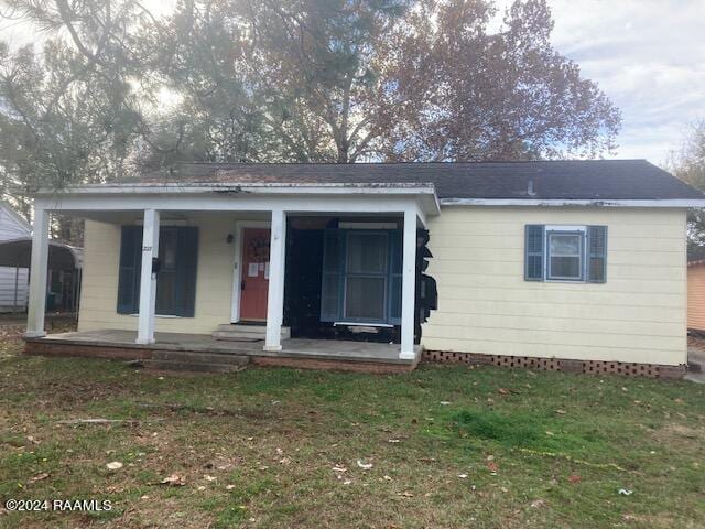 view of front of property with covered porch and a front yard