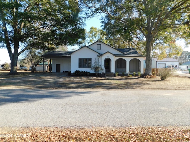 view of front facade with covered porch