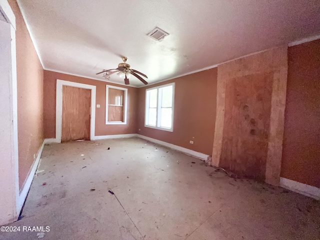 empty room with ceiling fan