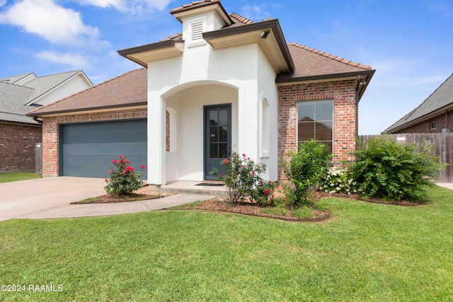 view of front facade featuring a garage and a front lawn