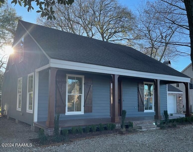 view of front of property featuring covered porch