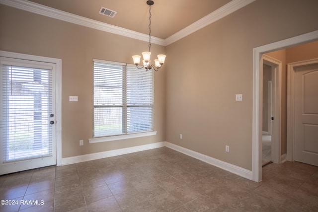 empty room featuring a notable chandelier, dark tile flooring, and crown molding