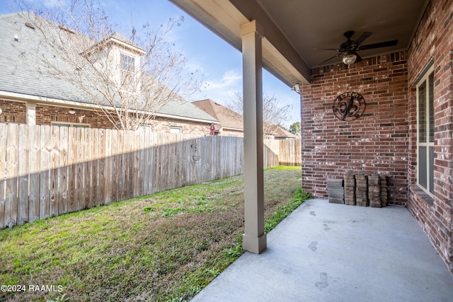 view of yard featuring ceiling fan and a patio