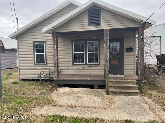 bungalow-style house with covered porch