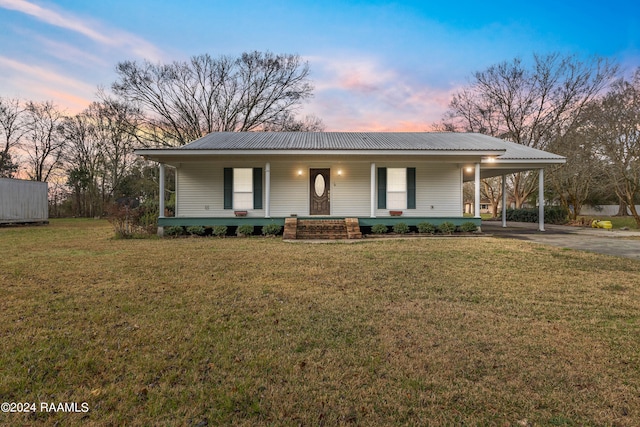 view of front of home featuring a lawn and covered porch