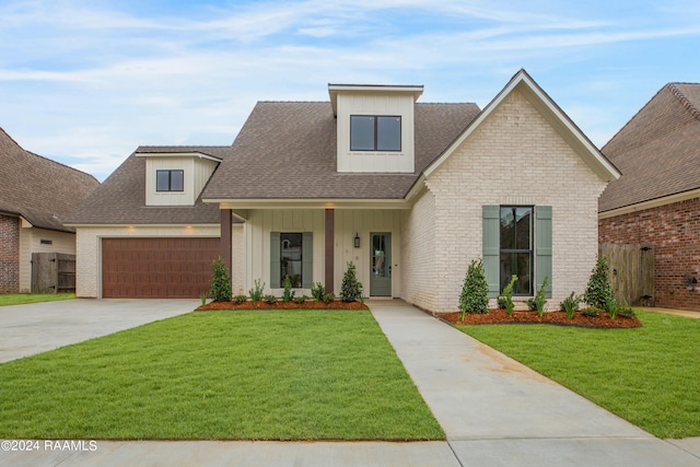 view of front of home featuring a front yard