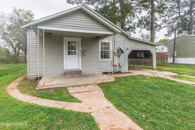 bungalow-style house with a front lawn